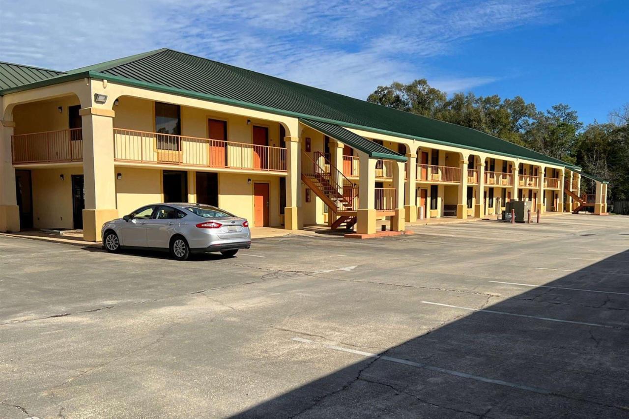 Days Inn & Suites By Wyndham Brewton エクステリア 写真