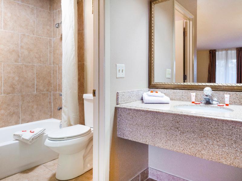 Days Inn & Suites By Wyndham Brewton エクステリア 写真